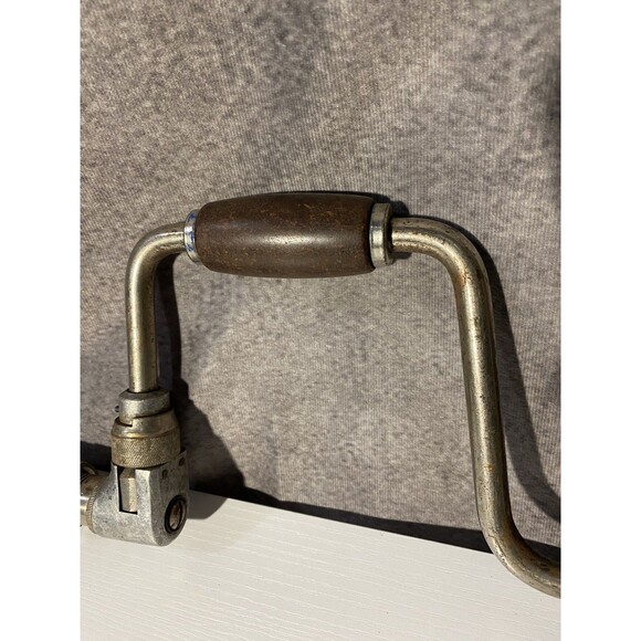 Vintage Bit Brace Hand Drill - Universal Jaws - Ratcheting Woodworking Tool - Picture 3 of 12
